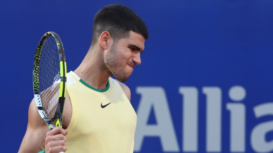Alcaraz sufre una ca&iacute;da que "duele" ante Jarry en semis del ATP de Buenos Aires