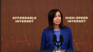 EEUU proh&iacute;be operar a una empresa de telecomunicaciones china por "riesgos de seguridad"