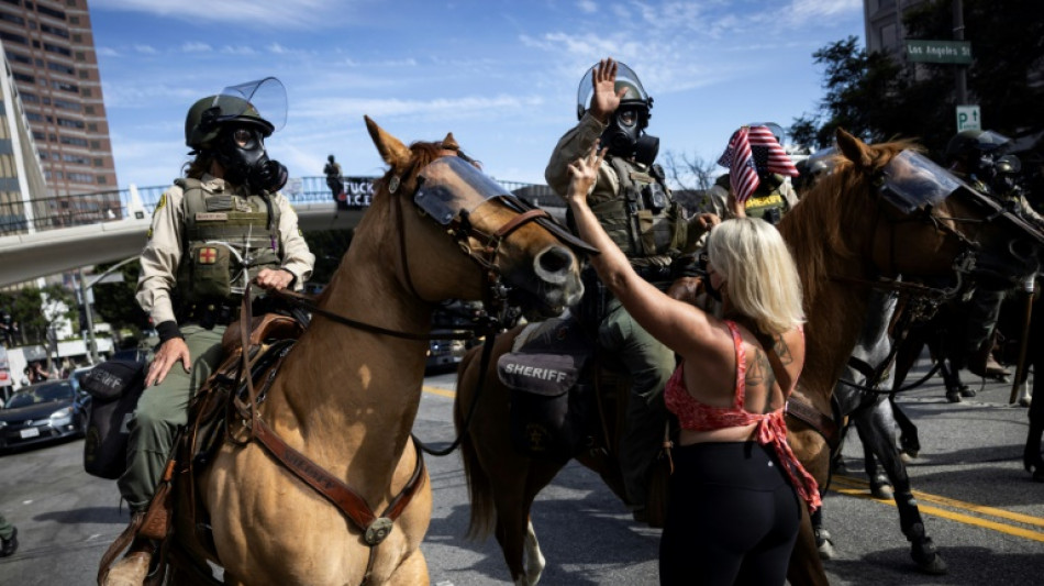 Globos, burbujas, gas lacrimógeno: protestas contra Trump en Los Ángeles acaban en caos
