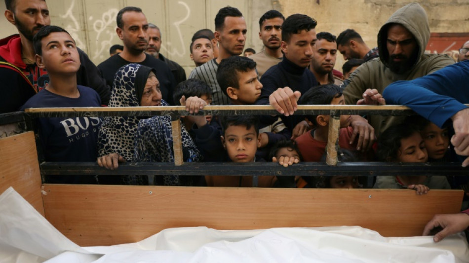 Ataques israelenses contra campos de deslocados em Gaza deixam quase 40 mortos