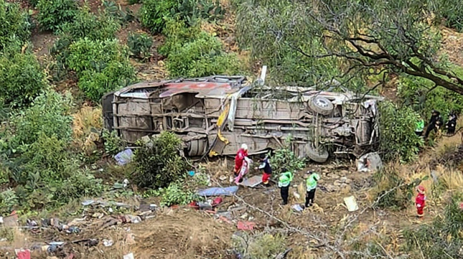 Aumenta para 25 o n&uacute;mero de mortos pela queda de &ocirc;nibus em uma ribanceira no Peru