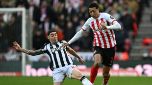 Jobe Bellingham segue os passos do irm&atilde;o Jude e assina com o Borussia Dortmund