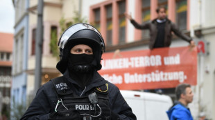 Neonazista come&ccedil;a a cumprir pena em pris&atilde;o feminina ap&oacute;s mudar de g&ecirc;nero