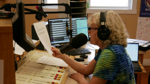 Privada de financiamento público, rádio local americana luta pela sobrevivência