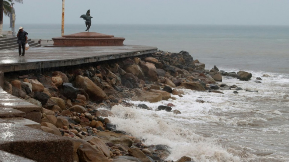 Furac&atilde;o Lidia atinge costa mexicana do Pac&iacute;fico