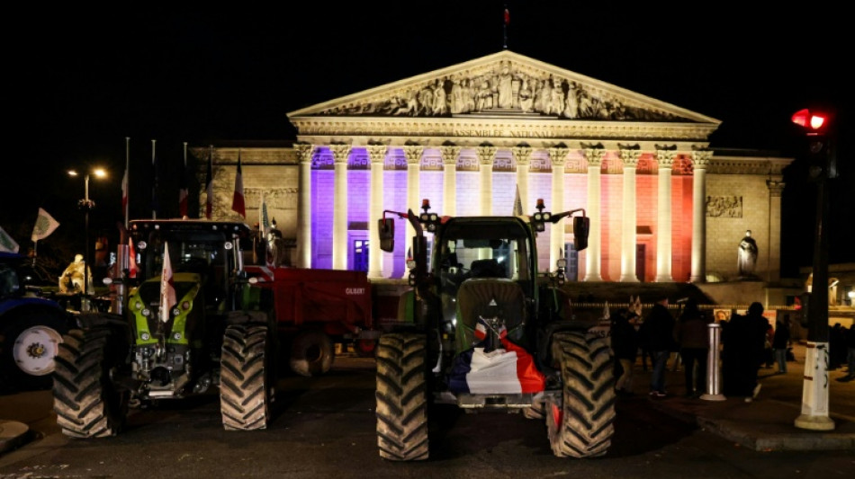 Les tracteurs de la FNSEA quittent Paris, les mobilisations continuent en France