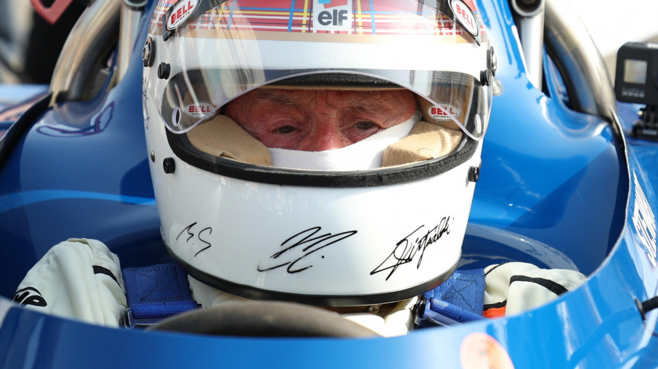 F1: sul casco di Jackie Stewart anche la firma di Schumacher