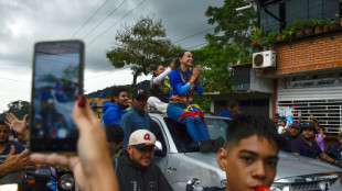 Oposi&ccedil;&atilde;o refor&ccedil;a campanha a um m&ecirc;s das elei&ccedil;&otilde;es na Venezuela