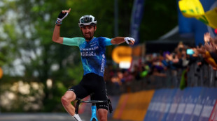 El francés Valentin Paret-Peintre gana una etapa en el Giro un año después que su hermano