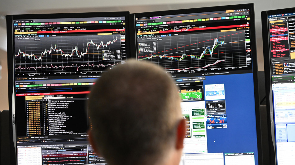Borsa: Milano in rialzo guarda al risiko, Mps +0,9%