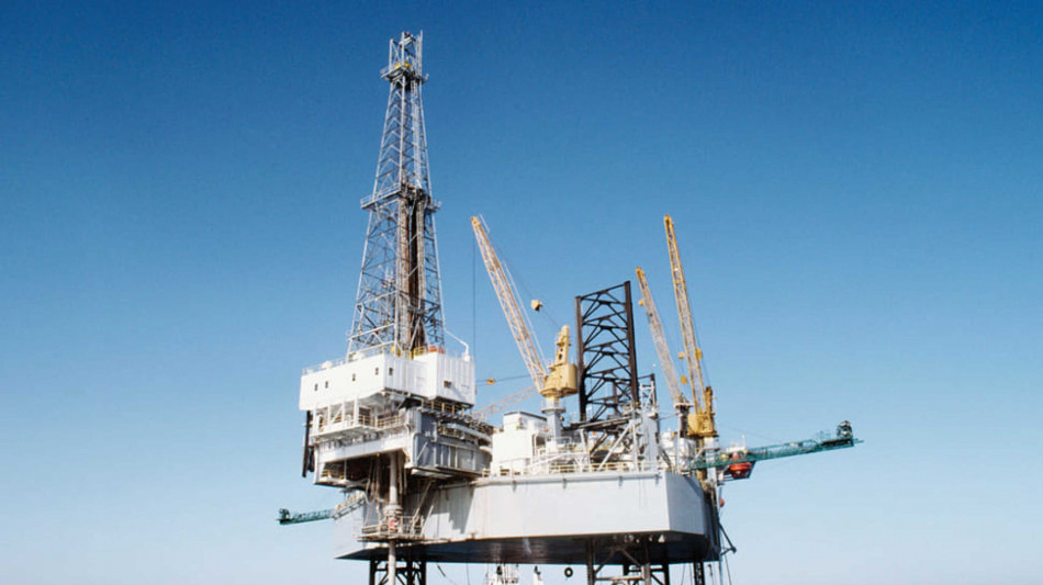 Prezzo del petrolio in calo, Wti scambiato a 60,79 dollari