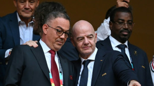 Fragilizado, Infantino mantiene reuni&oacute;n de crisis en Marruecos