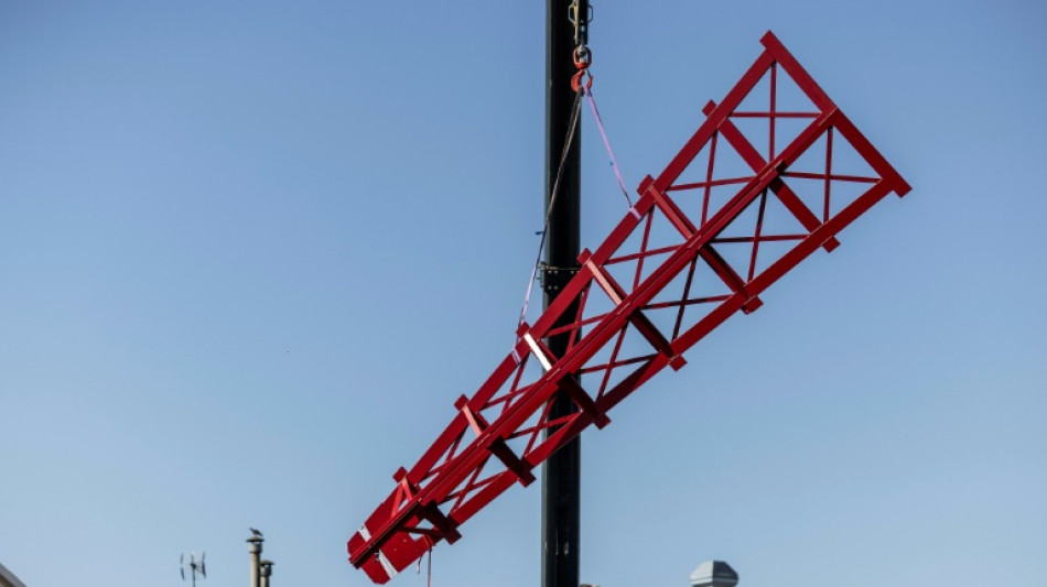 Moulin Rouge de Paris recebe novas p&aacute;s antes dos Jogos Ol&iacute;mpicos