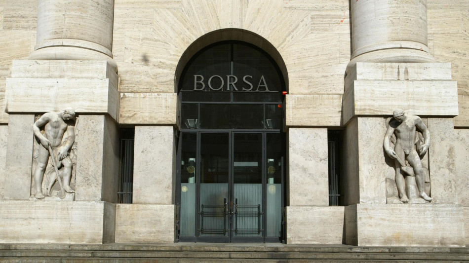 Borsa: Milano chiude a -1,33%, tra i peggiori Poste e Tim