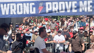 Sigue a la fuga en EEUU el atacante que asesinó a Charlie Kirk, influencer aliado de Trump