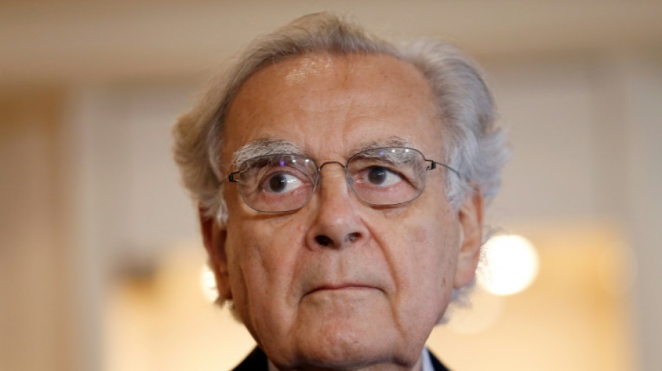 Le journaliste litt&eacute;raire Bernard Pivot referme le livre de sa vie