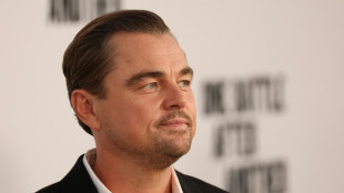 Warner vive retorno triunfal em meio a rumores de compra 