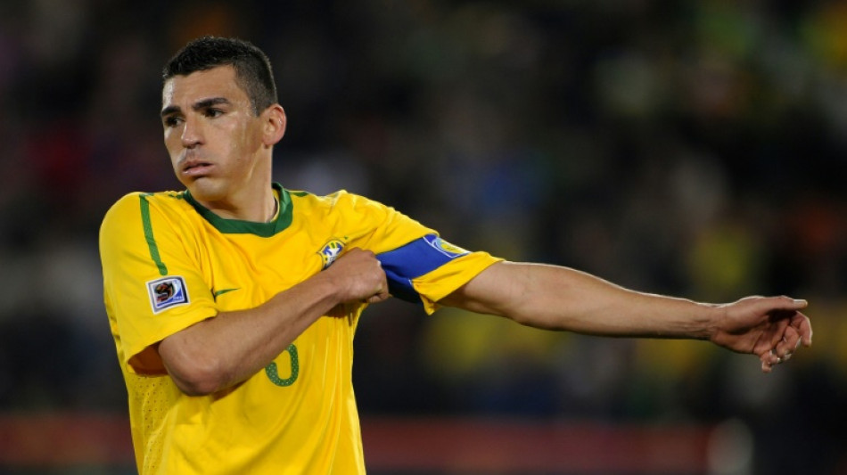 Ex-zagueiro Lúcio é internado após sofrer queimaduras em acidente doméstico