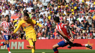 Barcelona vence Atl&eacute;tico de Madrid (1-0) e segue disparado na lideran&ccedil;a do Espanhol