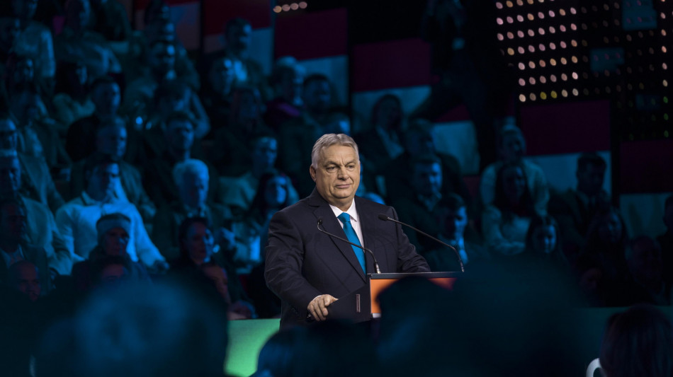 Orban, 'spazzeremo via le pseudo organizzazioni civili e giornalisti'