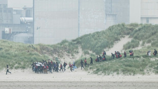 Los migrantes, atrapados entre la polic&iacute;a y los pasadores en el norte de Francia