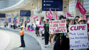 Comissários de bordo da Air Canada desafiam decisão judicial e seguem em greve