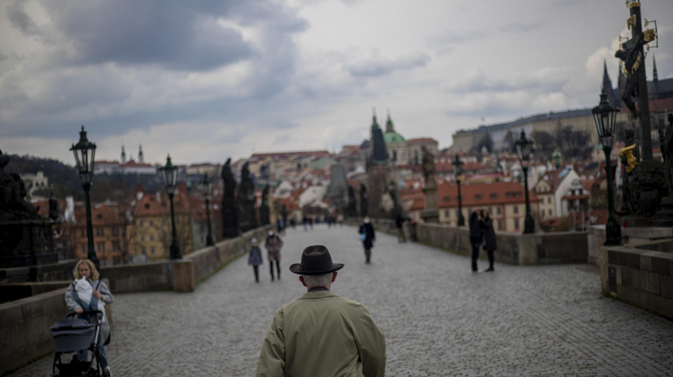 La polizia interviene allo scalo di Praga per sospetto di droni
