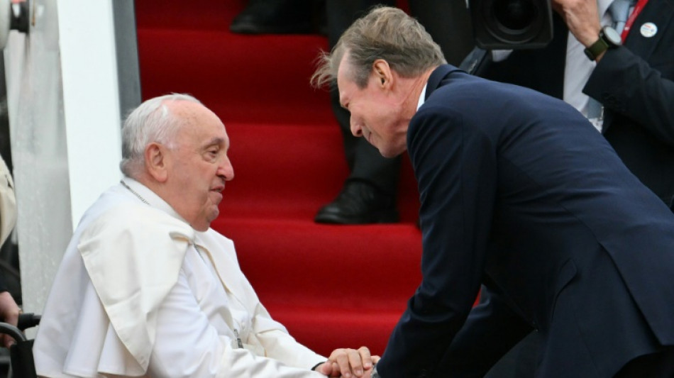 Papa Francisco faz alerta contra os 'caminhos tr&aacute;gicos da guerra' em visita a Luxemburgo