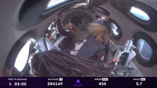 Virgin Galactic leva ao espa&ccedil;o seus tr&ecirc;s primeiros turistas