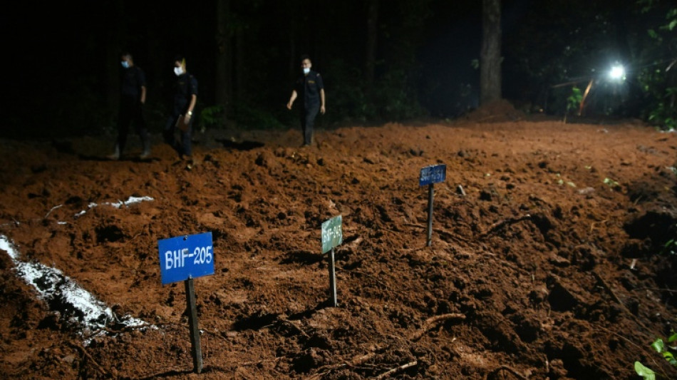 Nepal entierra a los muertos por alud y sigue la b&uacute;squeda de m&aacute;s de 4.000 desaparecidos