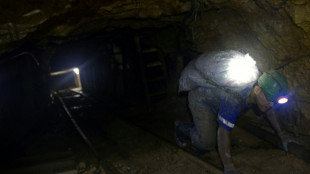 Un derrumbe en una mina de oro en Colombia deja atrapados a 25 operarios