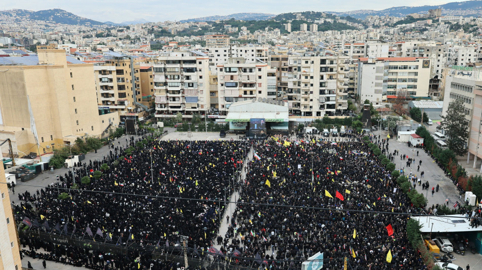 Governo libanese vieta ogni attivit&agrave; militare di Hezbollah