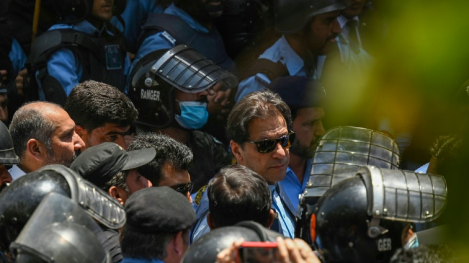 Ex primer ministro de Pakist&aacute;n Imran Khan regresa a casa tras su detenci&oacute;n