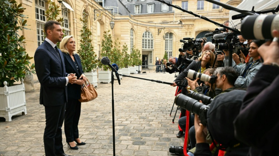 Le Pen pide elecciones "ultrarrápidas" en Francia si cae el gobierno