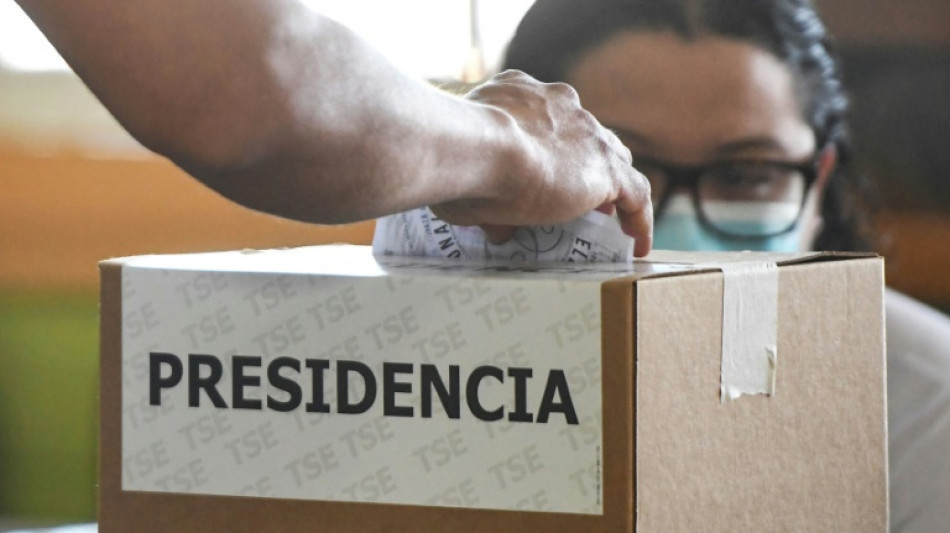 Costa Rica: clôture du scrutin présidentiel pour un second tour à suspense