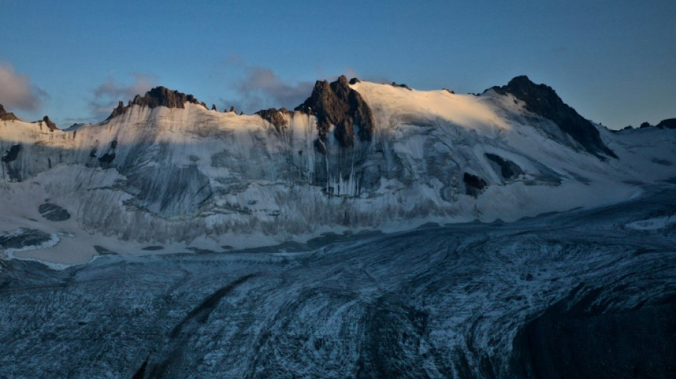 Suspenden la búsqueda de una alpinista rusa herida en una cumbre en Kirguistán