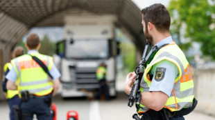 Haft für Lastwagenfahrer wegen Schmuggels von Zigaretten und Parfüm in Bayern