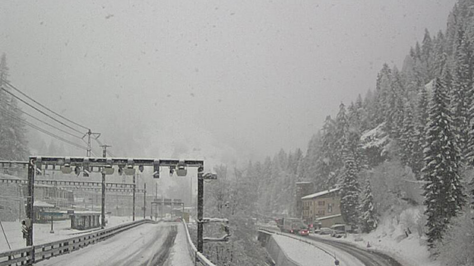Polizia, 'evacuate circa 30 persone dal treno deragliato in Svizzera'