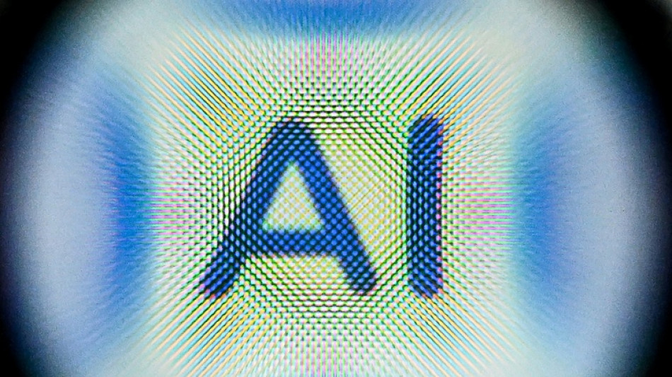 Apresentadora gerada por IA apresenta documentário em canal britânico