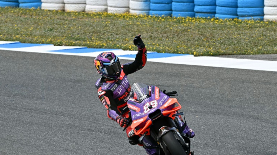 Mart&iacute;n gana el esprint en Jerez en un festival de ca&iacute;das por la lluvia