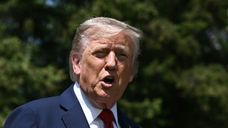 Trump reacende guerra comercial com tarifas de ao menos 25% para 14 pa&iacute;ses