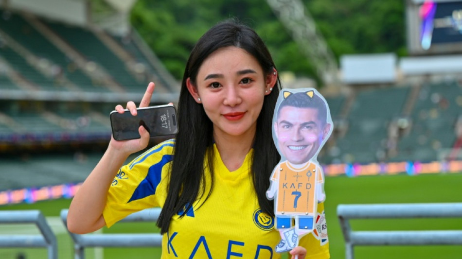 Ronaldo gets Hong Kong hero's welcome, avoids Messi pitfall
