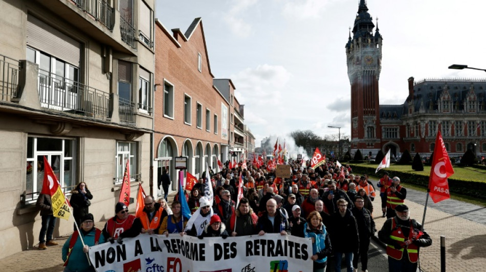 La presi&oacute;n aumenta sobre el Parlamento en Francia antes del voto de una reforma clave