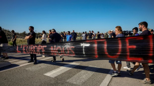 Carburants: lev&eacute;e du blocage par les p&ecirc;cheurs du d&eacute;p&ocirc;t p&eacute;trolier de Fos-sur-Mer
