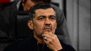 Milan vira sobre Lecce e d&aacute; sobrevida a S&eacute;rgio Concei&ccedil;&atilde;o