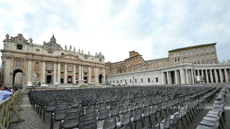 Foule de fid&egrave;les et dirigeants &eacute;trangers &agrave; l'intronisation de L&eacute;on XIV 