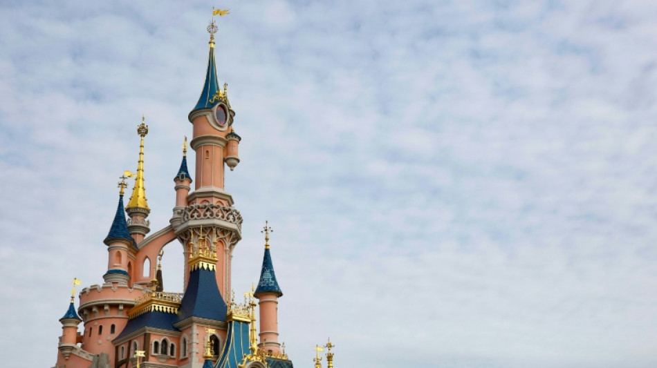 El imputado por fingir una boda con una niña en Disneyland París tenía condenas por relaciones sexuales con menores