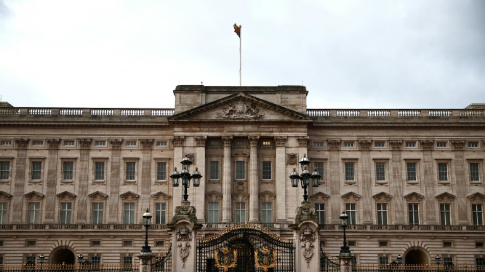 Charles III e príncipe Harry não se encontrarão devido à agenda 'cheia' do rei