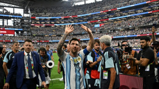Messi lleva a Argentina a 16avos y logra un r&eacute;cord de goleador en el Mundial
