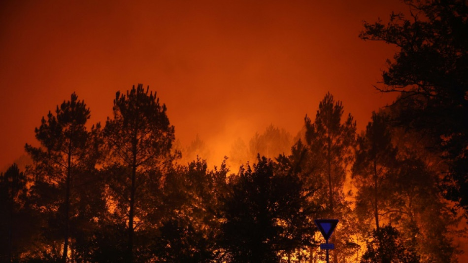 Gironde: plus de 2.000 hectares d&eacute;vor&eacute;s par les flammes, des milliers d'&eacute;vacu&eacute;s